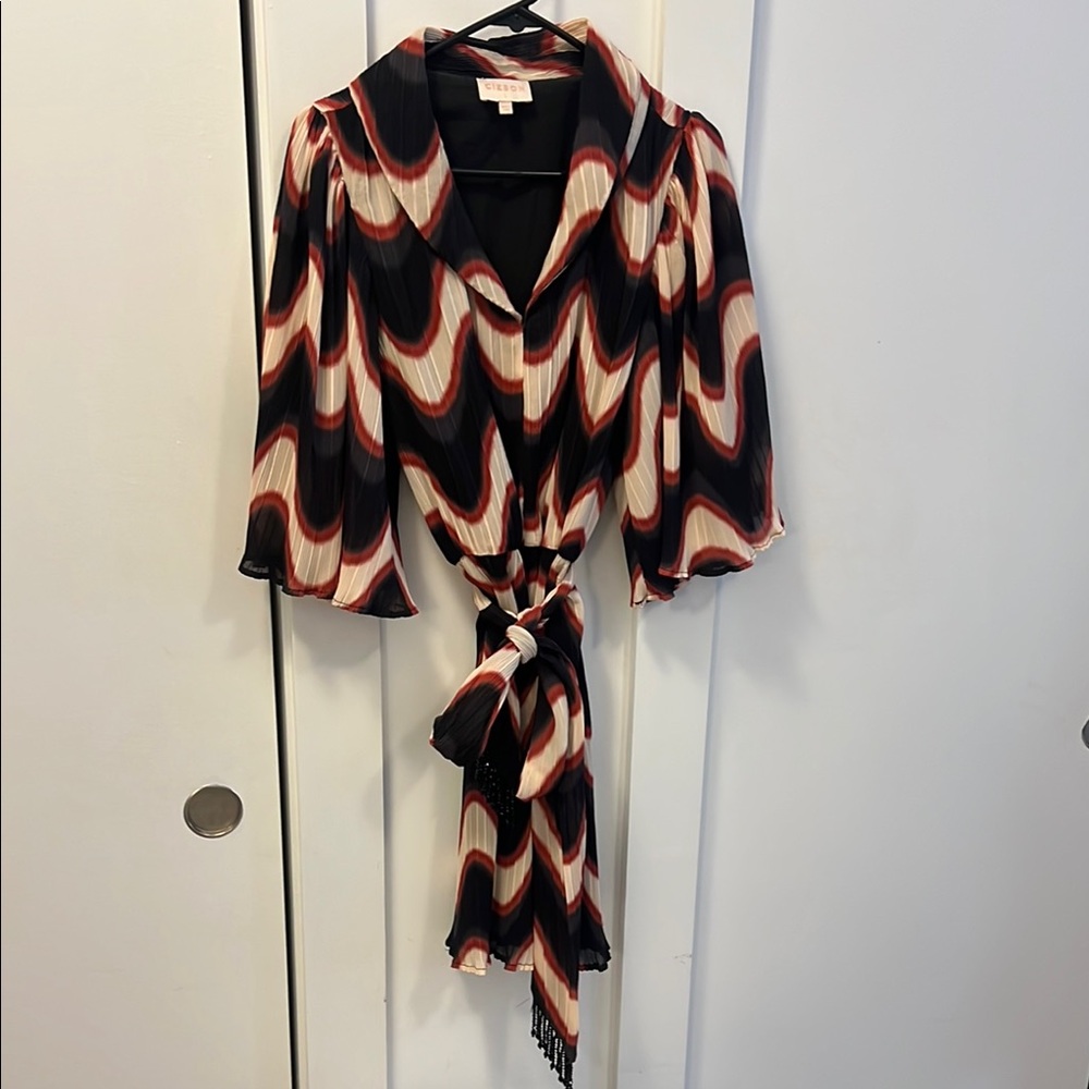 Stylish Women's Mini Dress with Bold Pattern